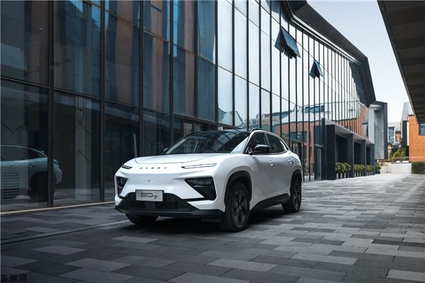 源于中国首个铝基轻量化平台，奇瑞eQ7究竟有多牛？